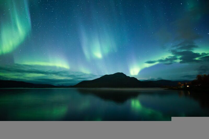 Un’insolita aurora boreale potrebbe essere visibile a sud fino a New York grazie a una tempesta geomagnetica