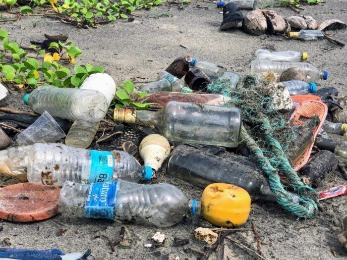 Nuova era per l’ambiente: la plastica biodegradabile che si dissolve nell’acqua marina