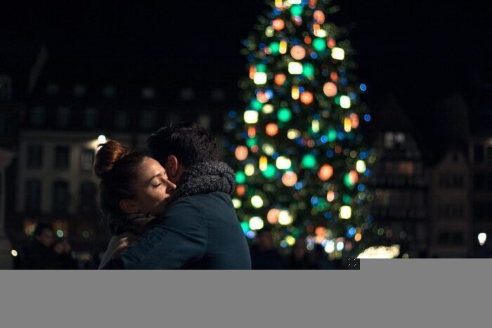 Snow-globing: cos’è il trend amoroso da cui diffidare a Natale