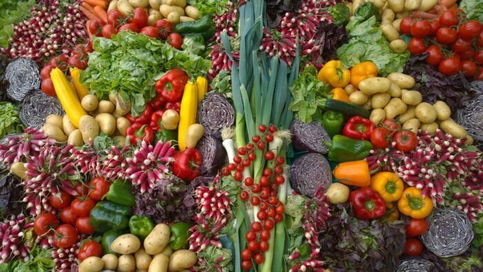 Mangiare più verdure migliora la salute delle ossa