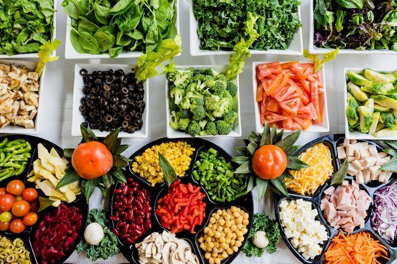 Dieta mediterranea come scudo contro il melanoma: una scoperta che salva vite