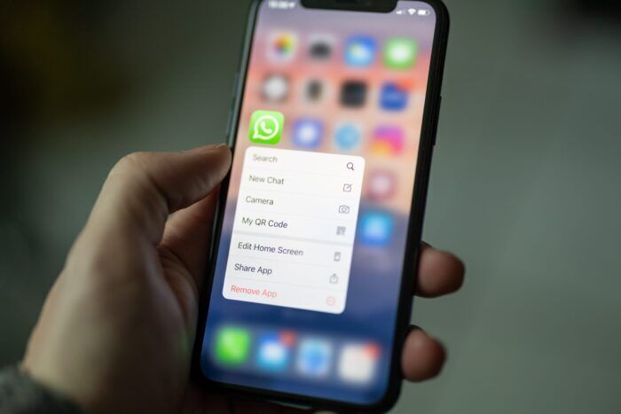 WhatsApp: arriva il trucco per scrivere messaggi con lettere colorate