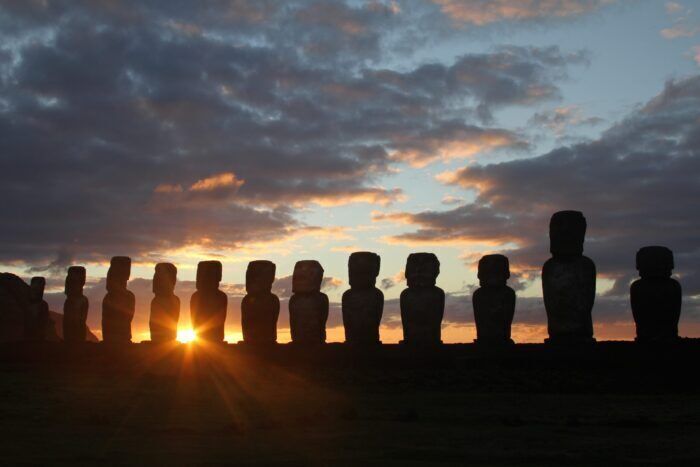 Viaggio alla scoperta dell’enigma dell’isola di Pasqua e dei suoi Moai