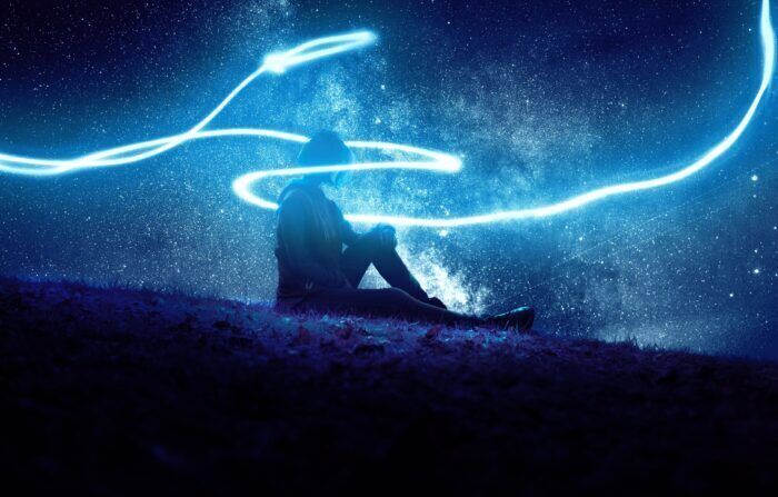 Cadere nel vuoto e sognare di volare: ecco cosa significano i nostri sogni