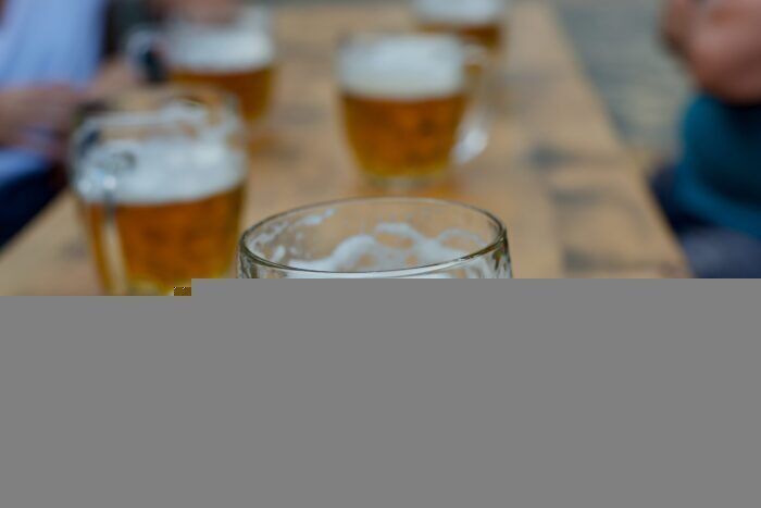 Birra e alcolici sono più dannosi del vino per la salute
