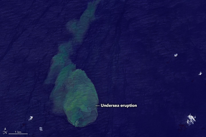 NASA: catturata l’eruzione dello “sharkcano”, il vulcano degli squali