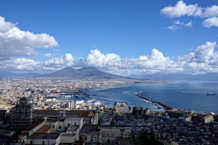 Napoli “nasconde” una città sotterranea che può salvarla dal caldo estremo