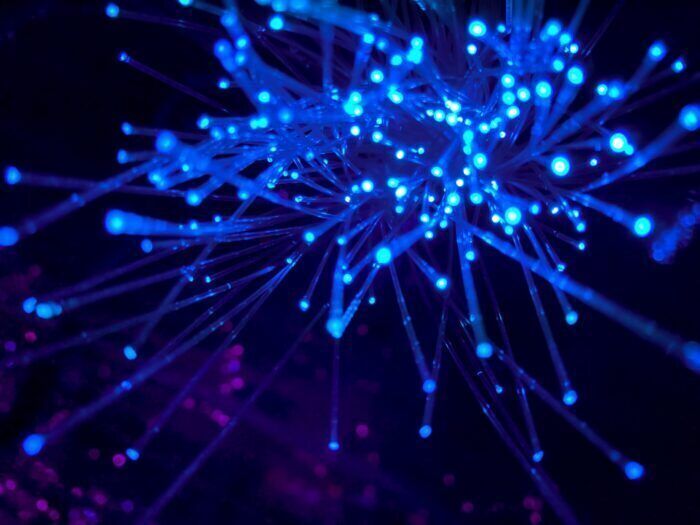 Minuscole lastre di vetro utilizzano la luce solare per emettere il Wi-Fi