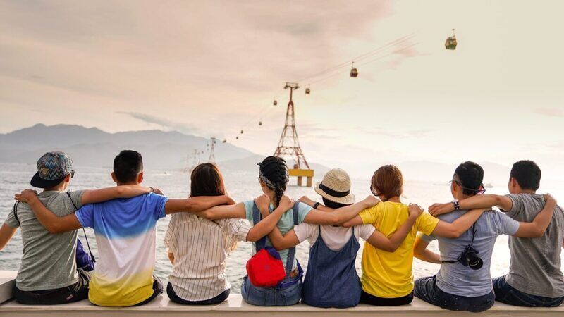 Migliorare la salute con gli amici: l’importanza delle relazioni sociali sulla salute