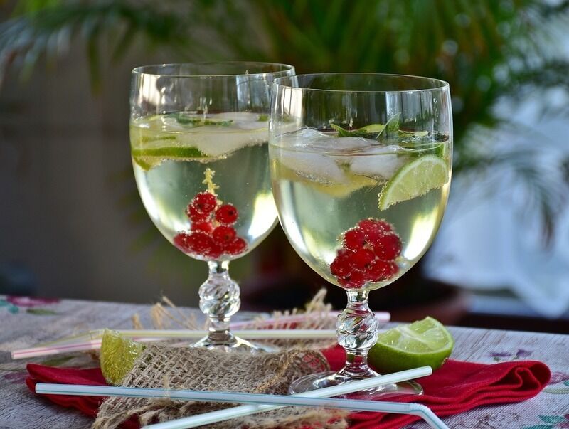 Sì al Prosecco e all’aglio, ma con moderazione: i rischi per la salute da conoscere