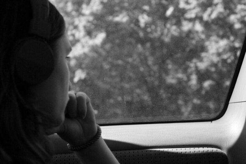 La solitudine è stancante: l’isolamento sociale stanca