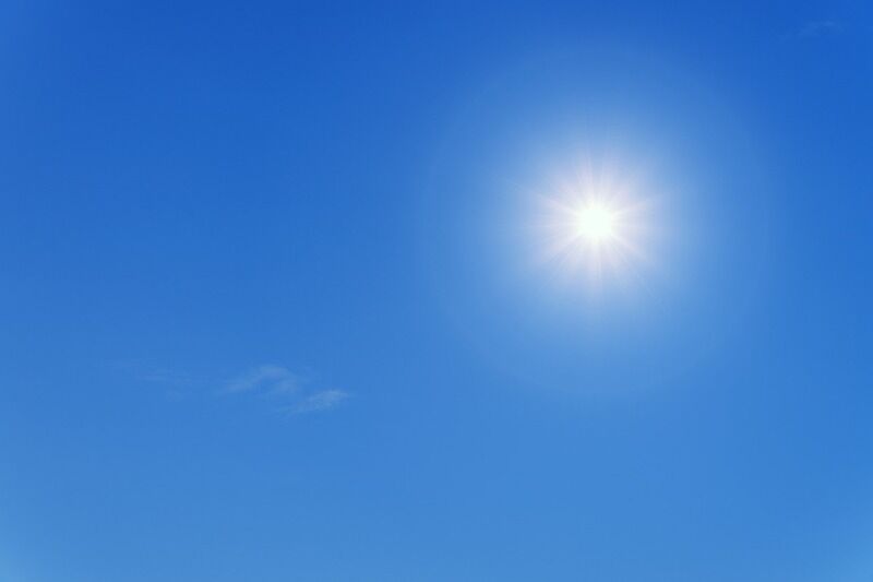 Dieci minuti al giorno di sole: i benefici per la salute e le precauzioni da prendere