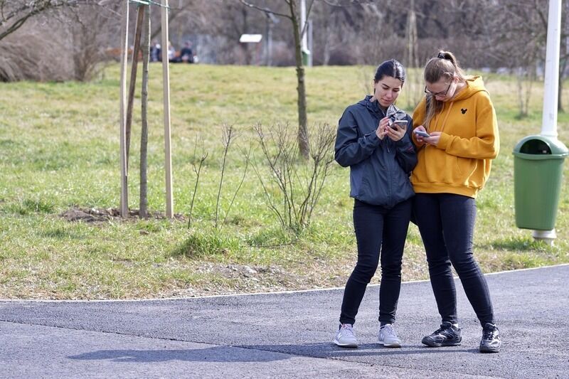 Usare il telefono spesso può aumentare il rischio d’ipertensione
