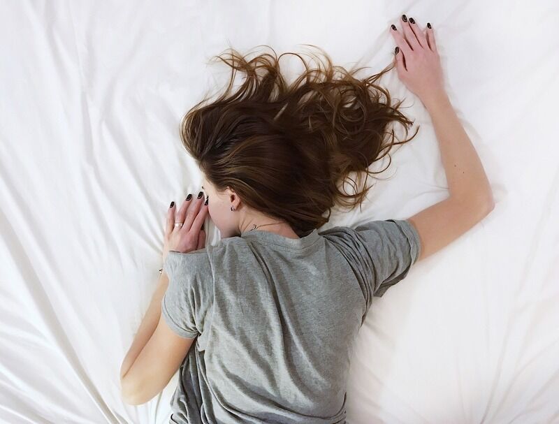 Come bruciare il grasso corporeo mentre dormiamo