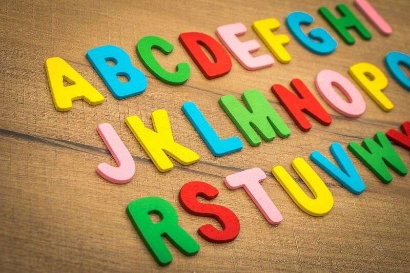 Linguaggio infantile: quando i bambini iniziano a creare frasi originali?