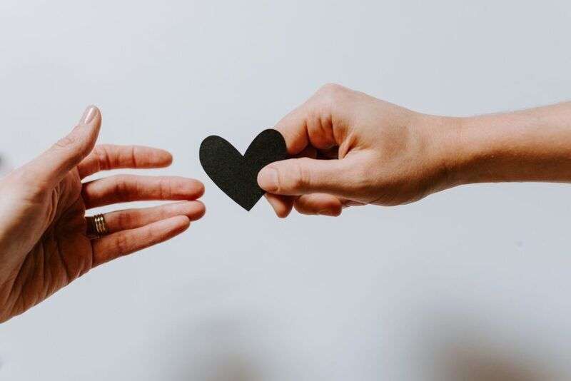 Sei generoso o egoista? Ecco come percepisci gli altri