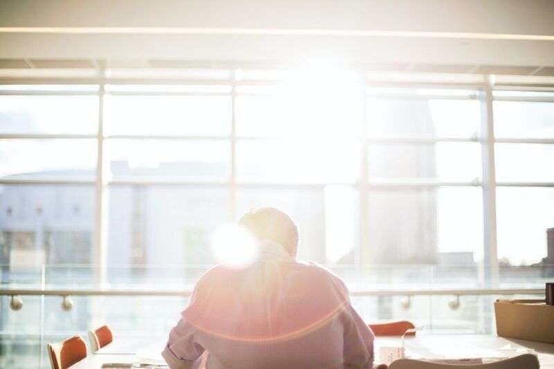 Lavorare presto al mattino fa bene a tutti? La scienza dice di no