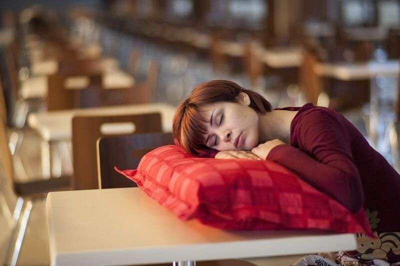 Disturbi del sonno: cos’è lo spasmo ipnico?