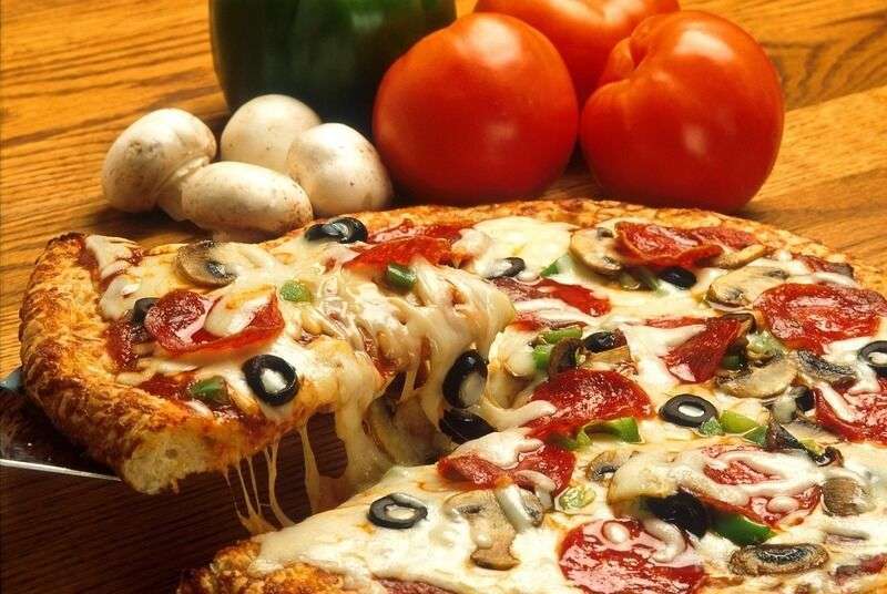 Hamburger, pizza o coca cola light possono aumentare il rischio di depressione: lo studio