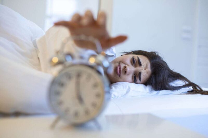 Il mistero delle sveglie notturne: cosa vuole dirci il ​​nostro corpo
