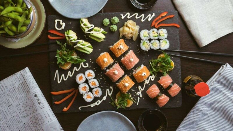 Il rischio nascosto del sushi per la salute: un’indagine sulla presenza di batteri nei piatti crudi