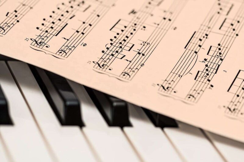 La musica ovunque: una sinfonia ubiqua o un eccesso invasivo?