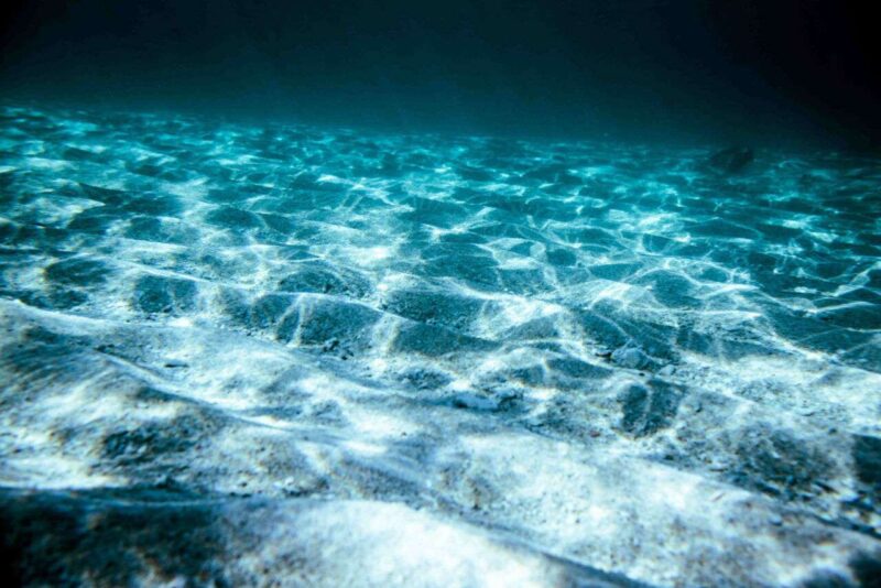 Ghiaccio di fuoco: il risveglio inaspettato delle bolle di metano negli abissi oceanici