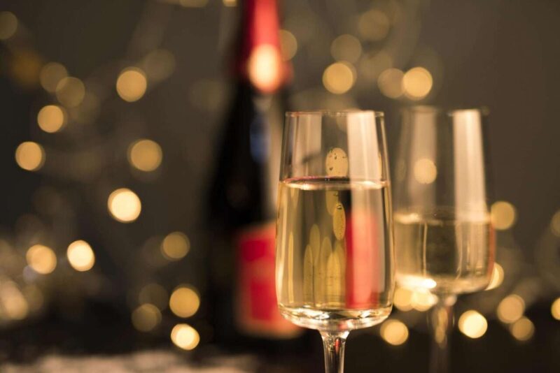 Feste di Natale e Capodanno: come bere alcolici in modo sicuro per la salute del cuore