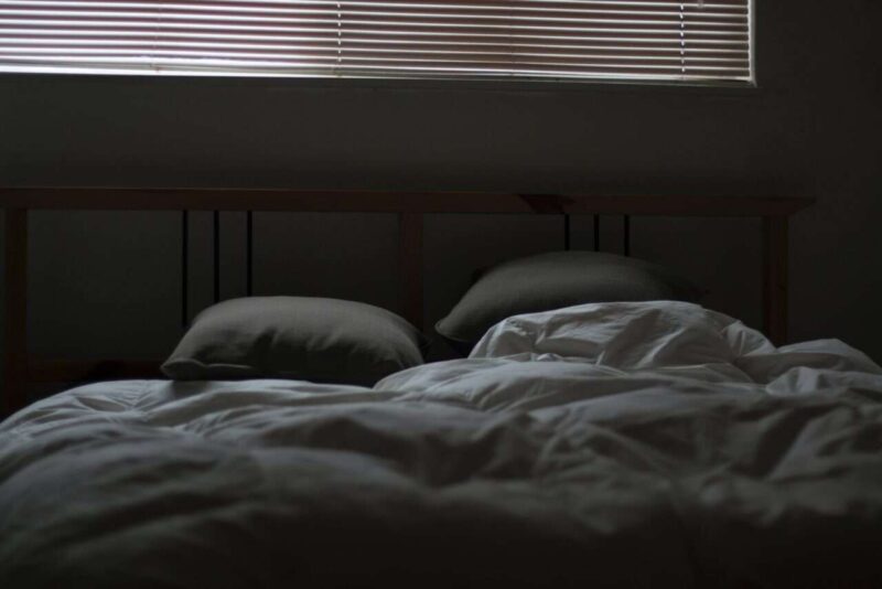 Insonnia, emozioni inquiete: il collegamento tra riposo e benessere mentale