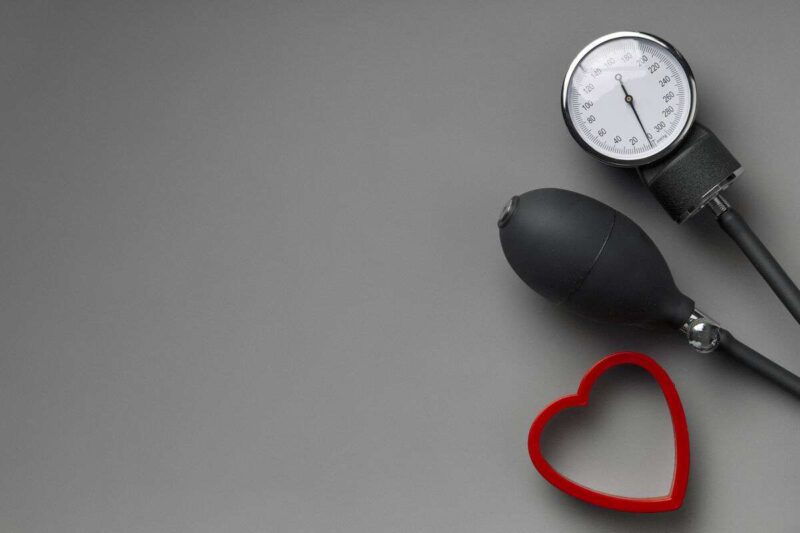 Collegamento tra pressione alta, sistema immunitario e declino cognitivo: un’analisi profonda