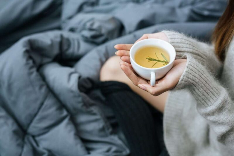 Scopri il “Mocktail della Ragazza Addormentata”: una soluzione efficace per un sonno ristoratore