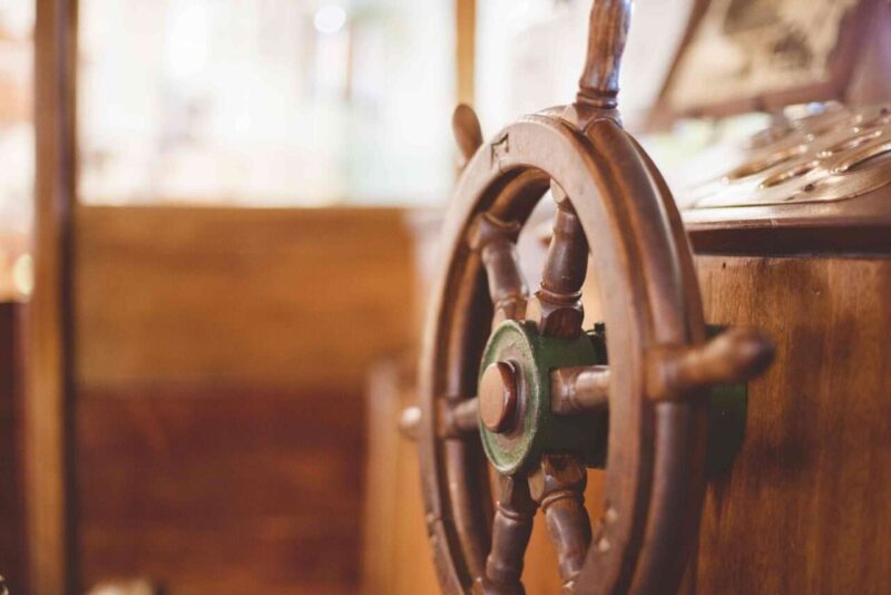 Le bottiglie di champagne del Titanic: sfuggite all’implosione nelle profondità