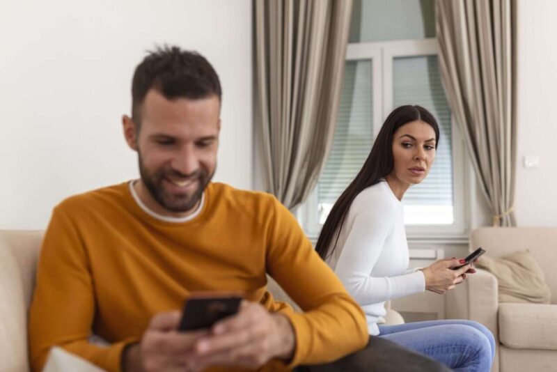 Micro-Cheating: Tradimento “Bianco” o Tradimento Vero e Proprio?