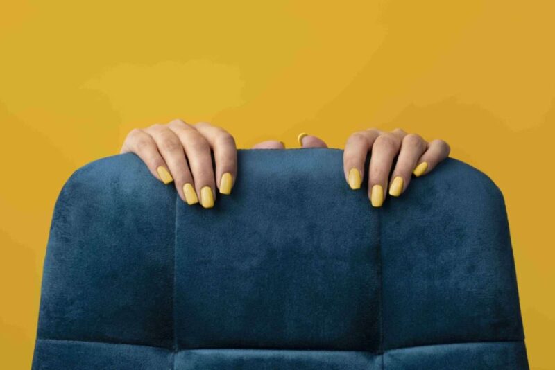 Unghie Sbeccate: La Tendenza Controversa della Gen Z Impopolare tra le Celebrità