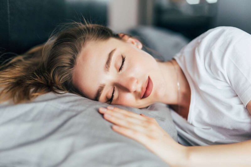 Come i ritmi cerebrali notturni modellano la salute mentale
