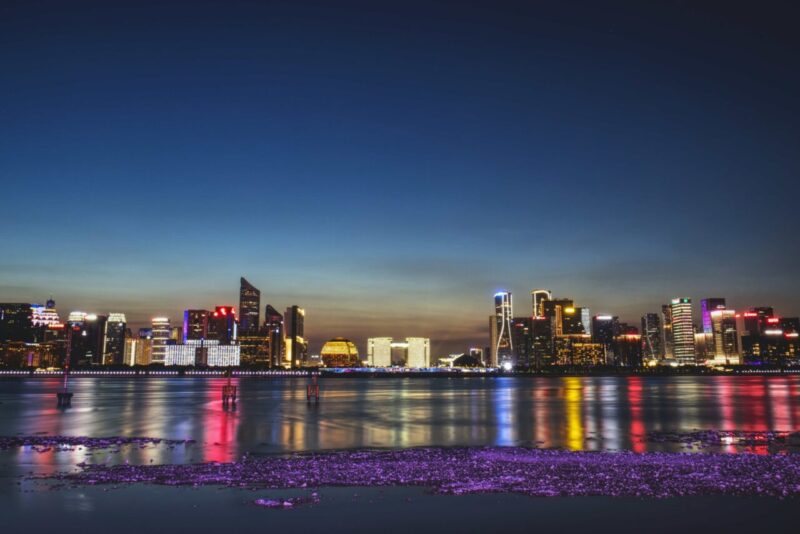 Hangzhou: Guida Completa alla Città dell’Acqua, Attrazioni, Cucina e Come Arrivare