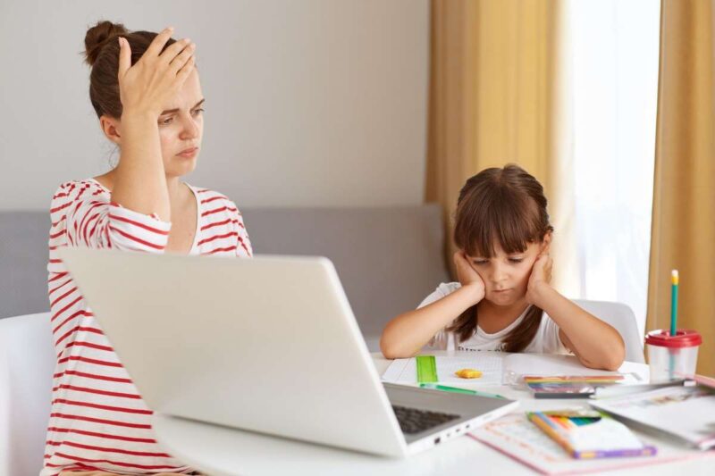 Potere delle prime parole: come il linguaggio modella il cervello e il legame con l’ADHD