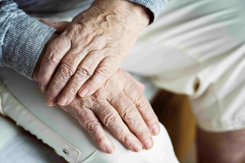 A Che Età Iniziamo a Diventare Vecchi? Scienza e Ricerca Rispondono