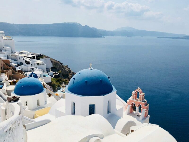 Eruzione Vulcanica Catastrofica a Santorini nel 726 d.C. Svela Nuovi Rischi