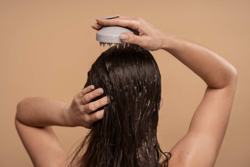 È Davvero Dannoso Andare a Letto con i Capelli Bagnati?