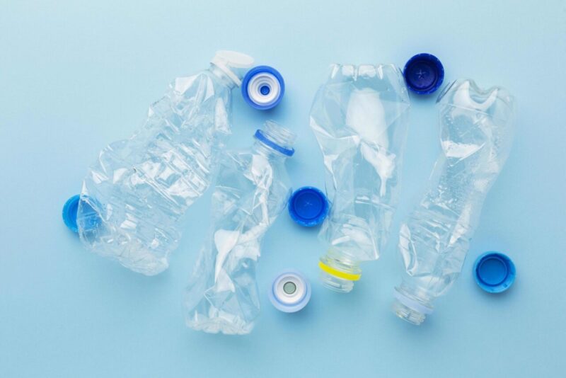 La nuova plastica si mangia da sola quando non ne abbiamo più bisogno