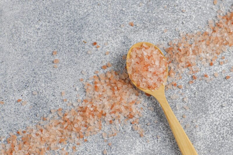 Rischio di Cancro allo Stomaco: Aggiungere Sale al Cibo Potrebbe Essere Pericoloso
