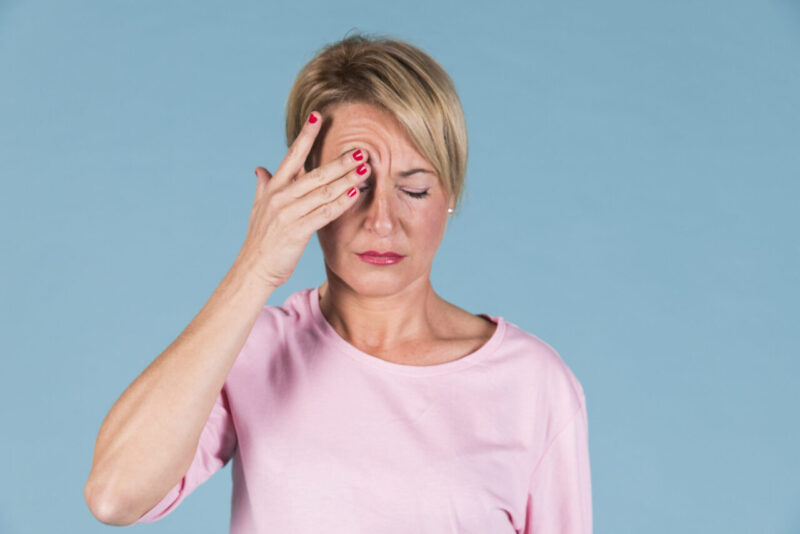 Sfregarsi gli occhi è più pericoloso di quanto pensi