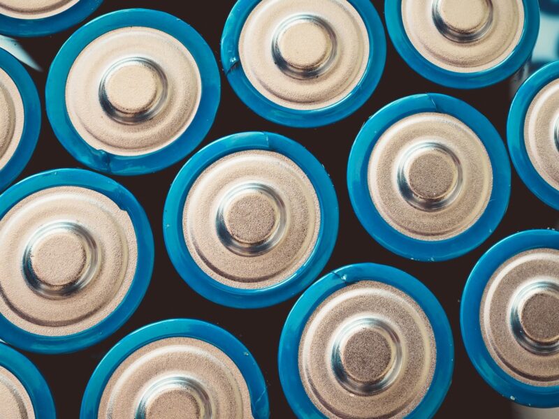 Batterie Liquide: rivoluzione dello stoccaggio energetico per un futuro sostenibile