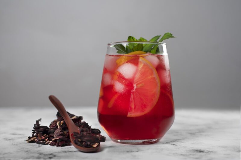 Dimagrire in modo naturale: l’Infuso di ibisco e limone per sciogliere il grasso