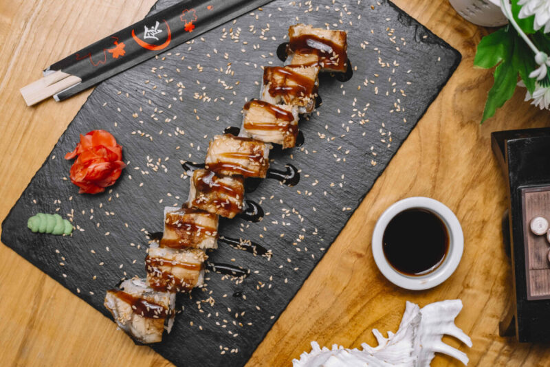 Cos’è il teppanyaki: La Storia, gli Ingredienti e le Performance di quest’Arte nipponica