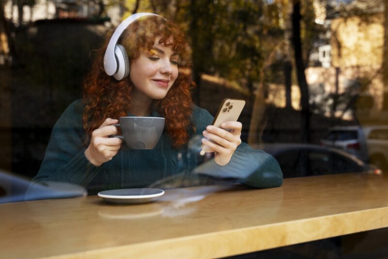 “Millennial Pause”: il fenomeno social che divide le generazioni