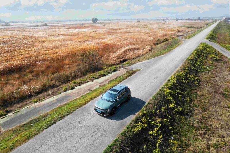 La tua auto bollente sotto il sole? Ecco come raffreddarla in fretta prima di guidare