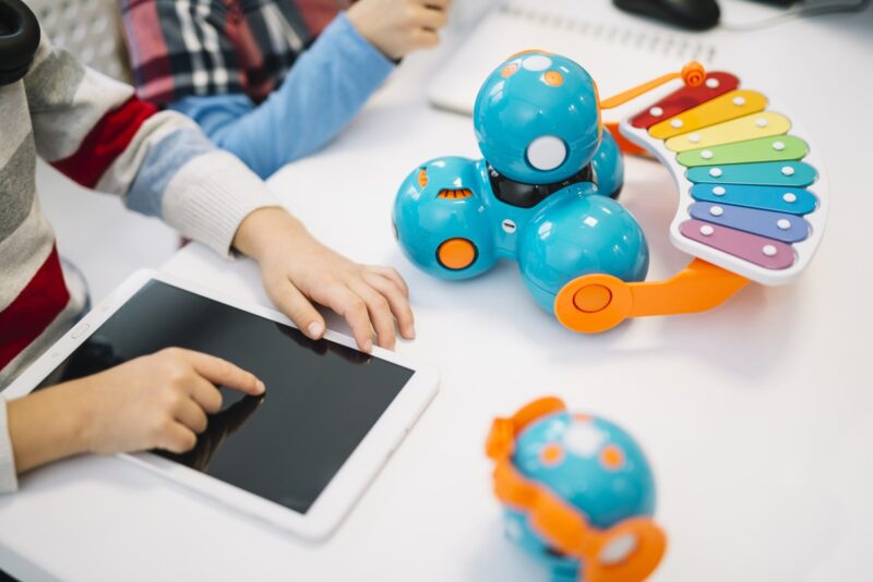 L’impatto dei dispositivi digitali sullo sviluppo della regolazione emotiva nei bambini