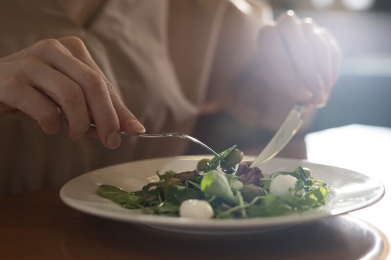 Alimentazione intuitiva: la chiave per un rapporto sano con il cibo